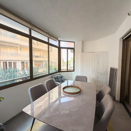 Apartmán Modern Beachside 2-bed In Centre *